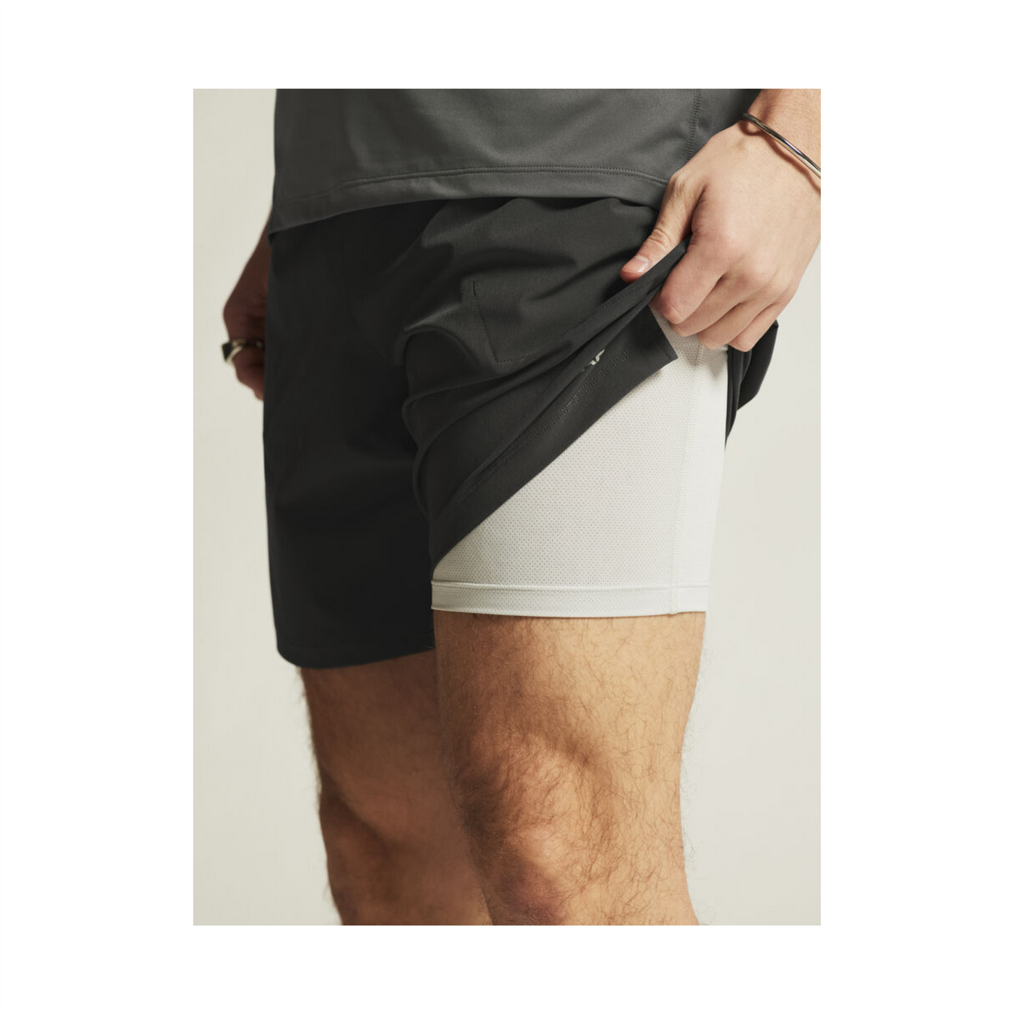 Herren-Shorts CRAFT Adv Essence 2-in-1 von Haidersport, mit atmungsaktivem Material und sportlichem Design.